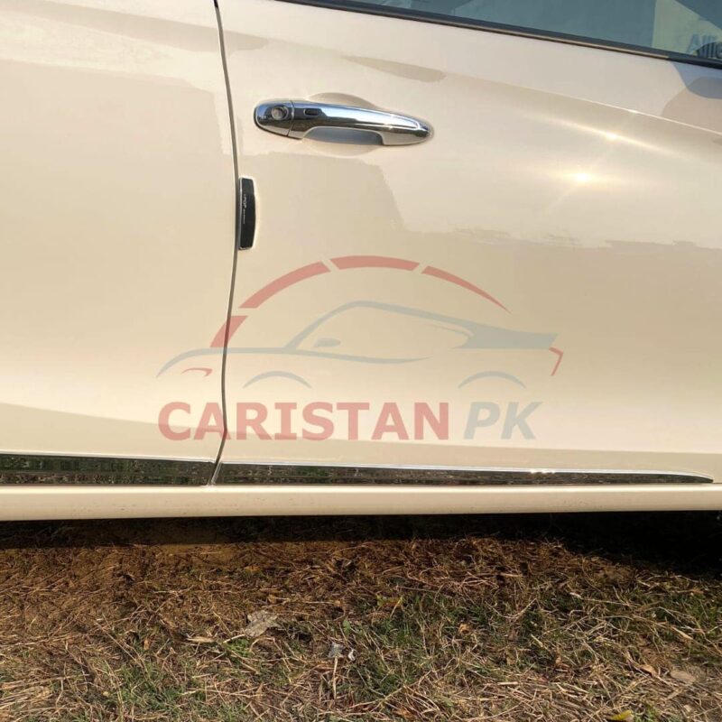 Toyota Yaris Door Lower Chrome Moulding 3