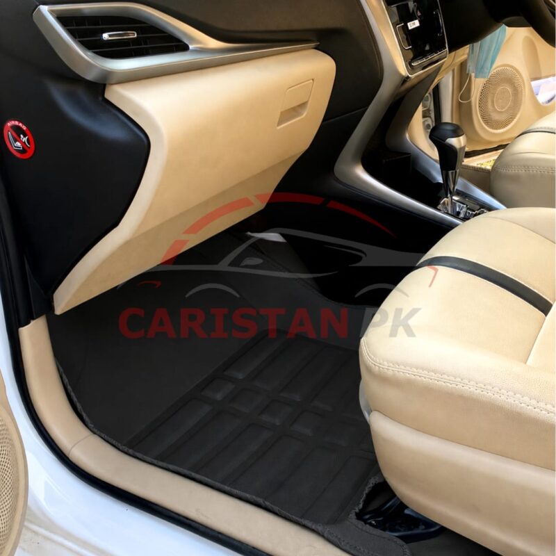 Toyota Yaris 5D Floor Mats Black 5